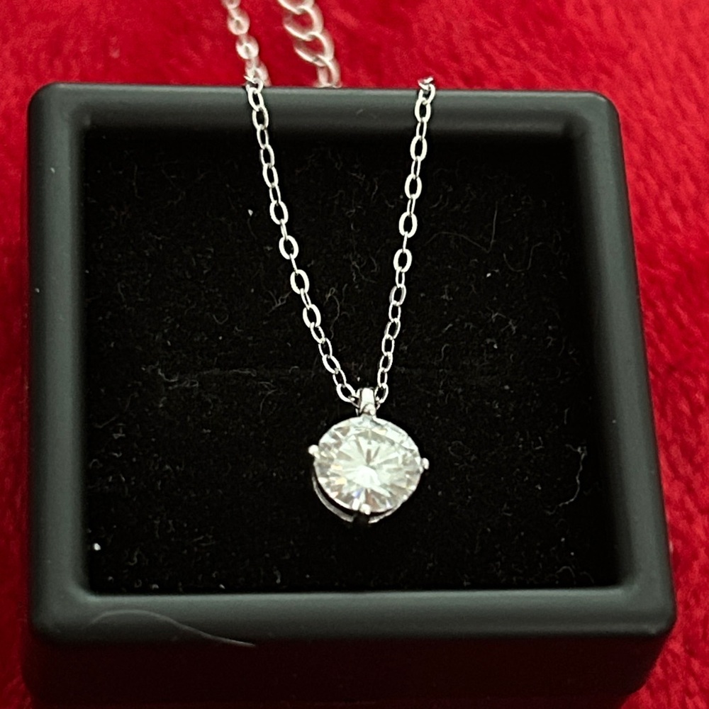 Luxury‎ Moissanite Diamond solitaire pendnat Necklace